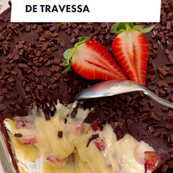 Bombom De Morango Na Travessa