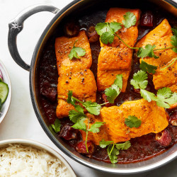 Qaliyeh-e Khorma (spicy Sweet-and-sour Salmon With Dates)