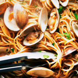 Spaghetti Alle Vongole (pasta With Clams)