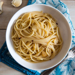 Spaghetti Aglio E Olio (pasta In Garlic And Oil Sauce) Recipe