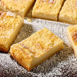 Romanian Crème Fraîche Cake (lichiu)