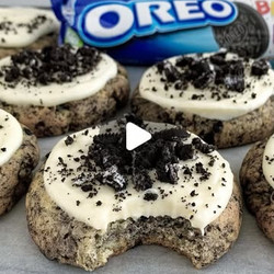 Soft Oreo Cheesecake Cookies