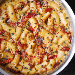 Rigatoni Pasta With Chicken And Sun-dried Tomatoes