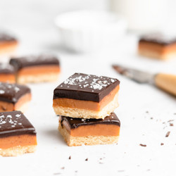 Bourbon Salted Caramel Shortbread Bars
