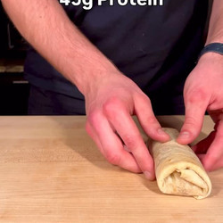 Cheesy Garlic Chicken Rolls