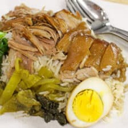 Slow-Braised Pork Leg On Rice ข้าวขาหมู (kao Ka Moo)