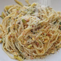 Quick pistachio and courgette pasta