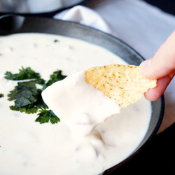 5-ingredient White Queso