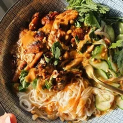 Thai Peanut Chicken Noodle Bowls
