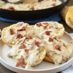 Homemade Creamy Bacon Gravy Recipe