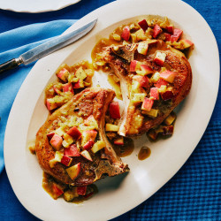 Pork Chops With Green Chiles And Apples