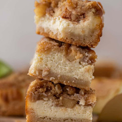 The Best Apple Cheesecake Bars