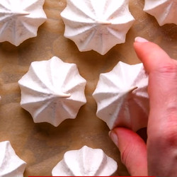 Peppermint Bark Meringues &amp; Classic Linzer Cookies
