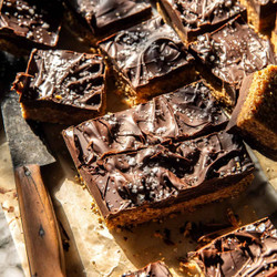 No-bake Dark Chocolate Oatmeal Cookie Bars