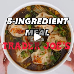 Sweet &amp; Spicy Veggie Dumpling Soup