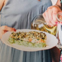 Zalm met broccolipuree en notenpesto
