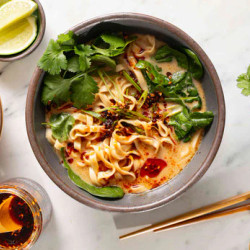 15-minute Creamy Peanut Noodle Soup