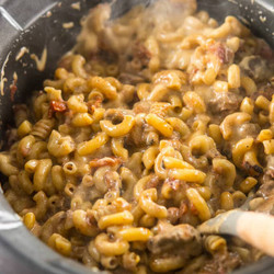 Slow Cooker Beer Mac &amp; Cheese