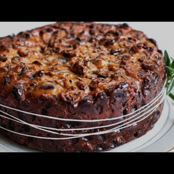 3-ingredient Christmas Cake With Baileys