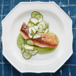 Crispy Salmon With Avocado Sauce