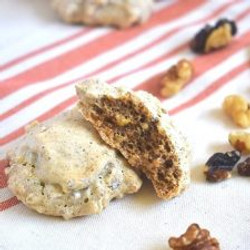 Crispy Walnut Meringue Cookies