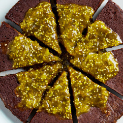 Boca Negra Picosito Con Salsa Dulce De Tomatillo (spiced Chocolate Cake With Sweet Tomatillo Sauce)