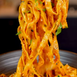Garlic Chili Curry Noodles