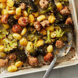 Crispy gnocchi with sausage and broccoli