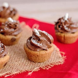 Easy Caramel Chocolate Chip Cookie Cups