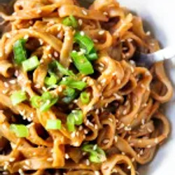 10 Minute Peanut Sauce Rice Noodles