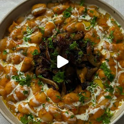 Harissa Butter Beans With Crispy Garlic Oyster Mushrooms