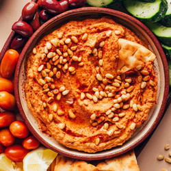 Simple Sun-dried Tomato Hummus