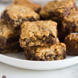 Oatmeal Chocolate Chip Cookie Bars