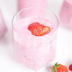 Greek Yogurt Protein Fluff With Berries