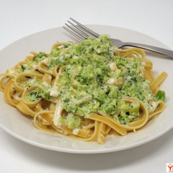 Easy Broccoli Fettuccine Alfredo