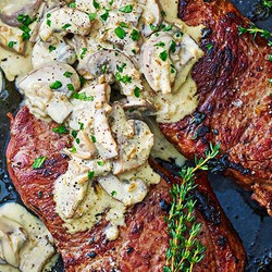One-pan Sirloin Steak &amp; Creamy Mushroom Sauce