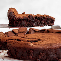 Fudgy Flourless Chocolate Cake