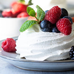 Schaum Torte