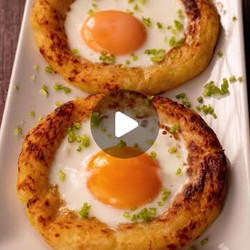 Nidos De Patata Y Queso Con Huevo