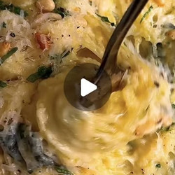 Creamy Spinach Pie Spaghetti Squash
