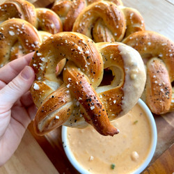 Easy Pretzel Cheese Dip