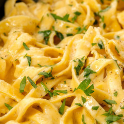 Fettuccine Alfredo (+Shrimp/Crab/Scallops/Chicken/Steak)