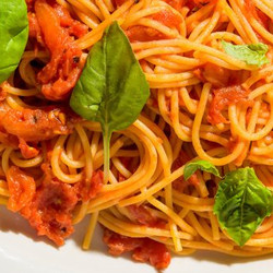 Toss-your-garlic Tomato Sauce