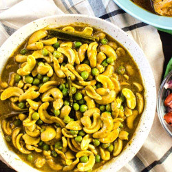 Sri Lankan Creamy Cashew Curry (vegan)