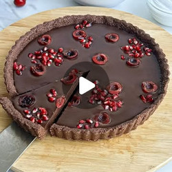 No-bake Chocolate Cherry Tart