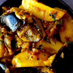 Aloo Baingan- Potato And Eggplant Curry