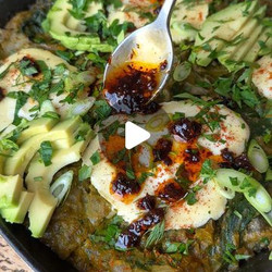 Green Shakshuka With Vegan Eggs
