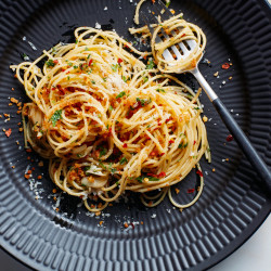 Pasta With 15-minute Garlic, Oil, And Anchovy Sauce