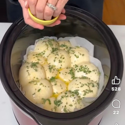 Crockpot pull apart herbed dinner rolls