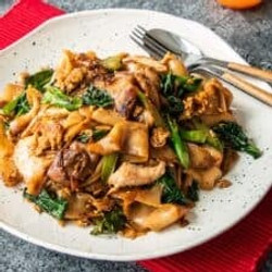 Authentic Thai Pad See Ew ผัดซีอิ้ว